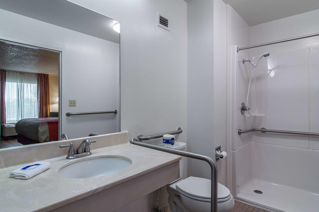 Motel 6 Вейкросс Екстер'єр фото